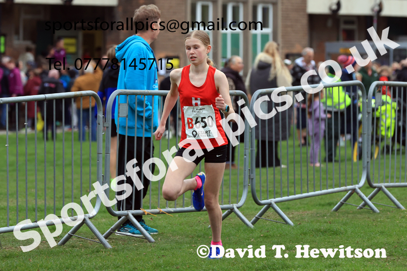 Girls Under-15s relay, 2025 Northern Cross Country Relays, Graves Park, Sheffield. Photo: David T. Hewitson/Sports for All Pics